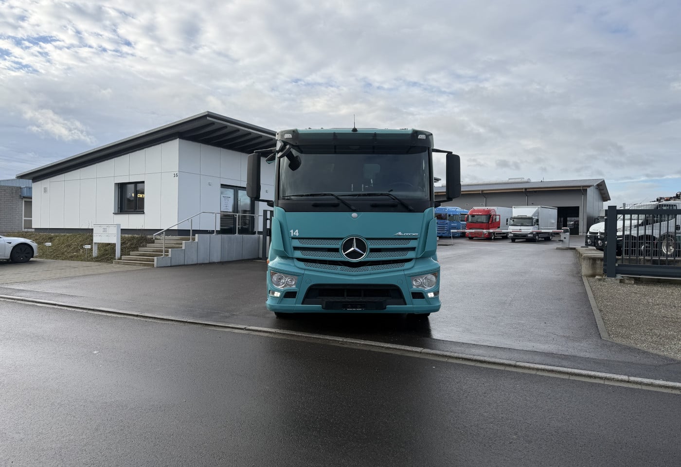 MOTO6625_2833823 vehicle image