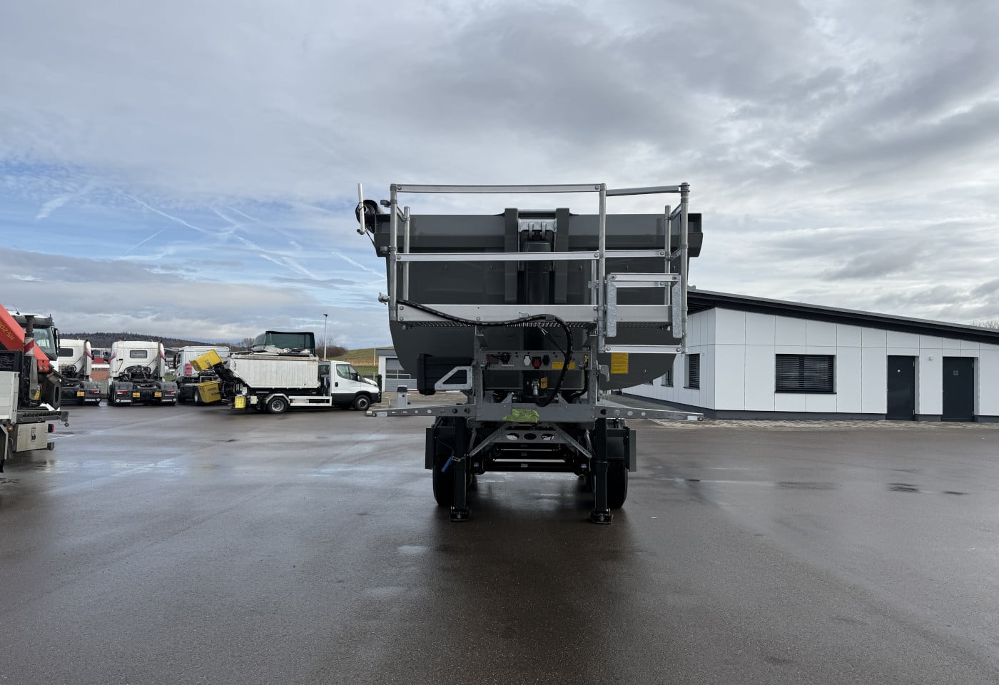 MOTO6625_2834159 vehicle image