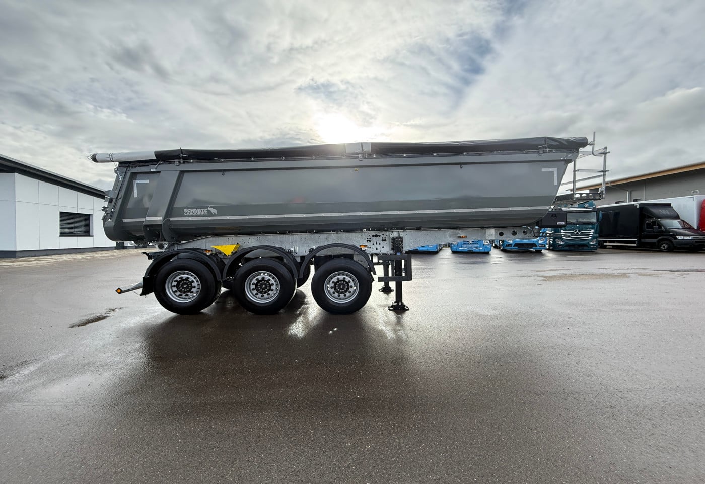 MOTO6625_2834159 vehicle image