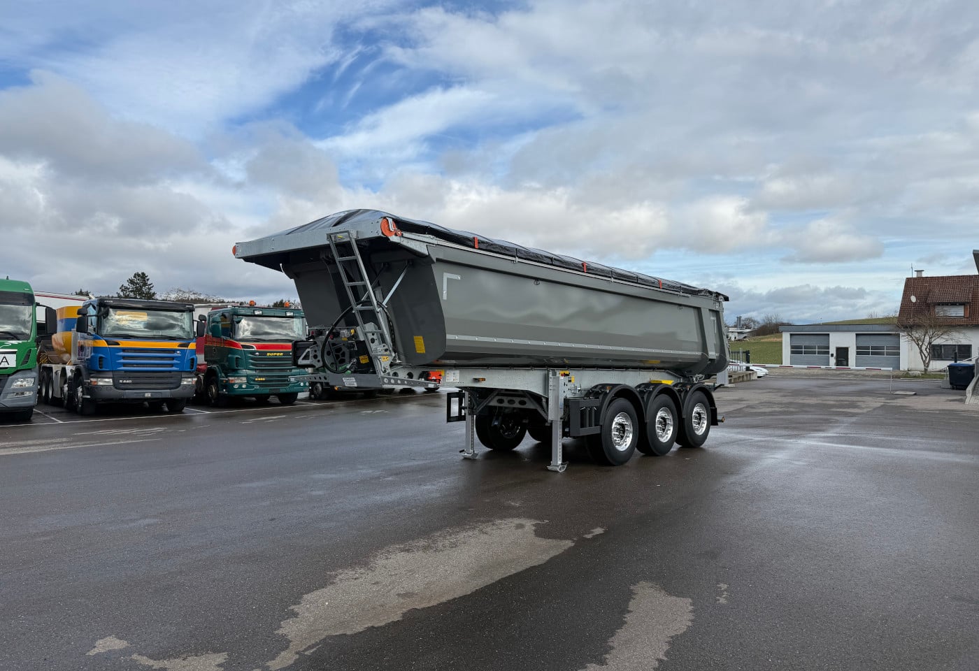 MOTO6625_2834160 vehicle image