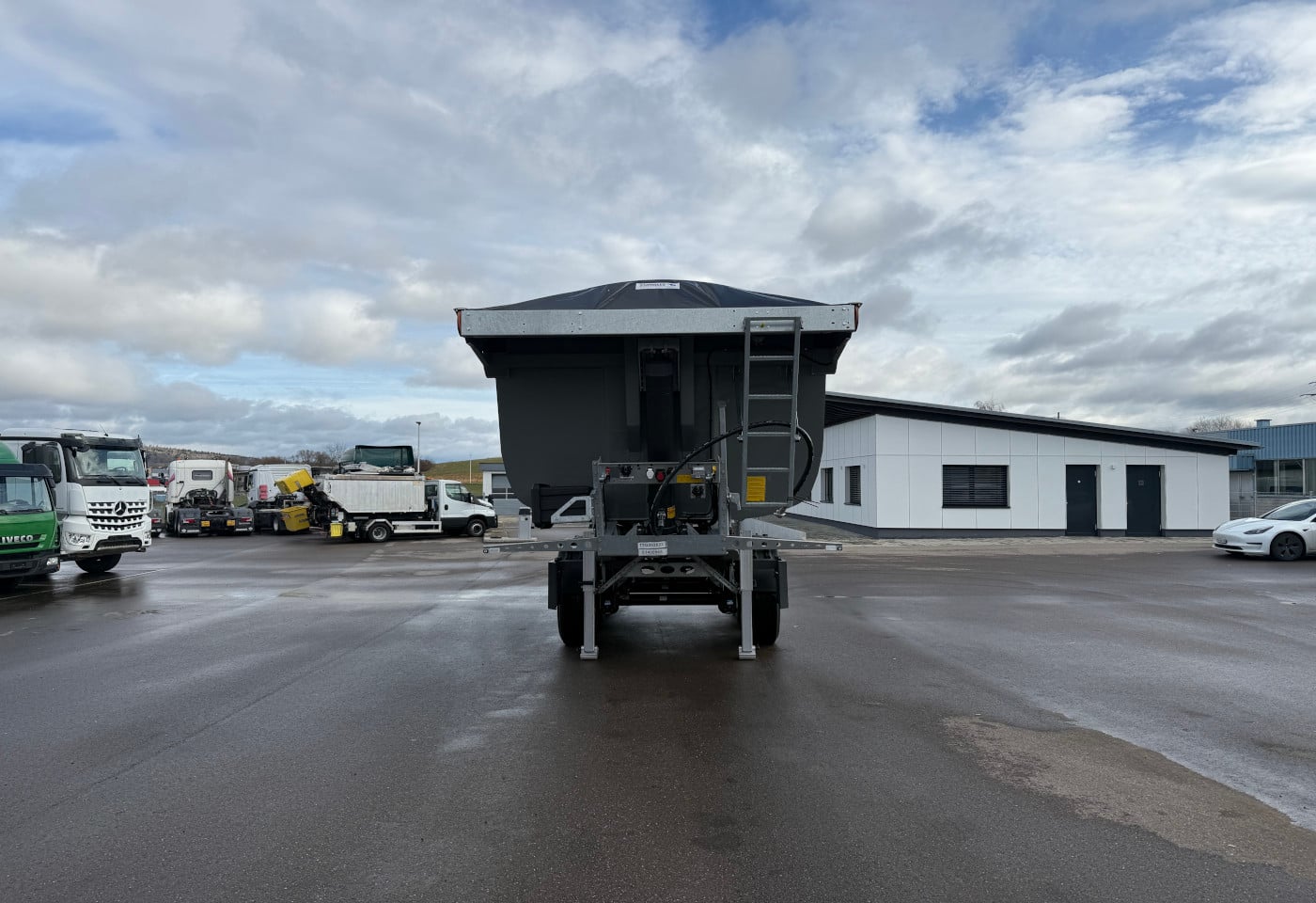 MOTO6625_2834160 vehicle image