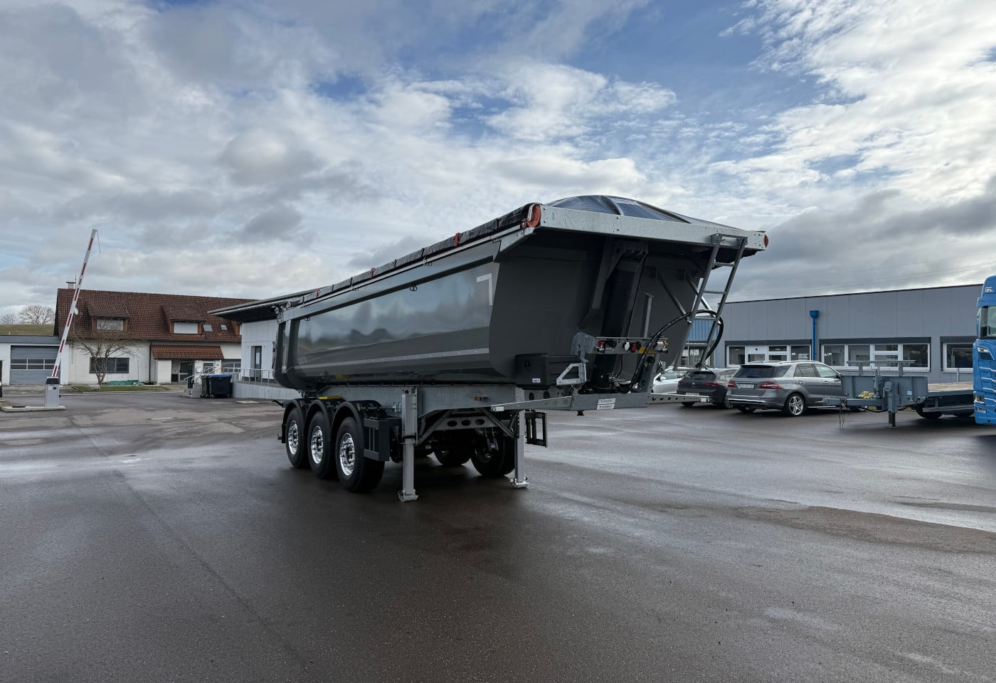 MOTO6625_2834160 vehicle image