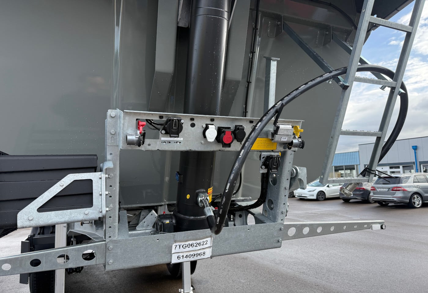 MOTO6625_2834160 vehicle image