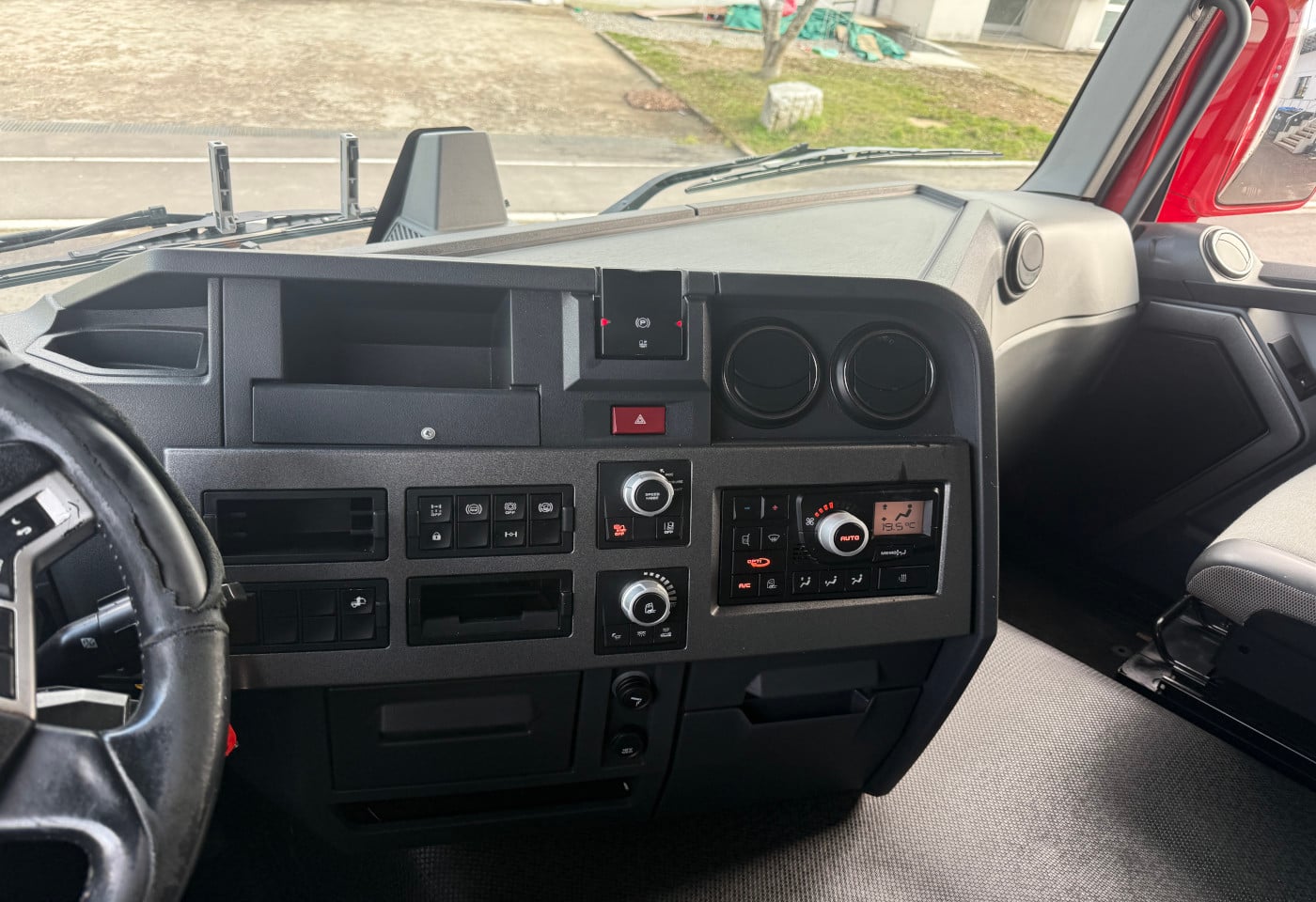 MOTO6625_2834335 vehicle image