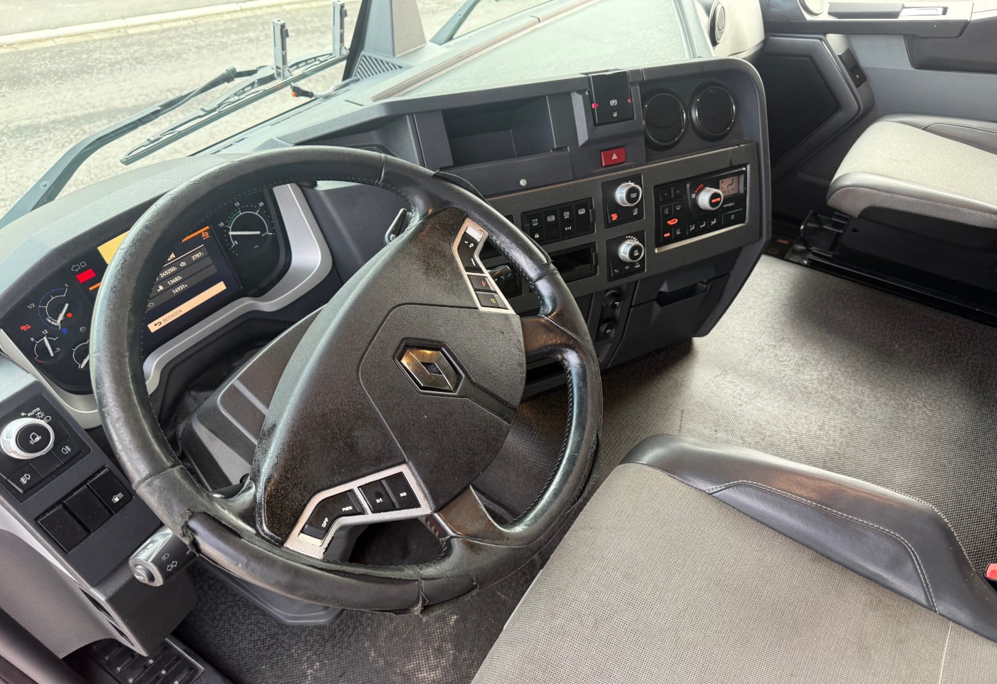 MOTO6625_2834335 vehicle image