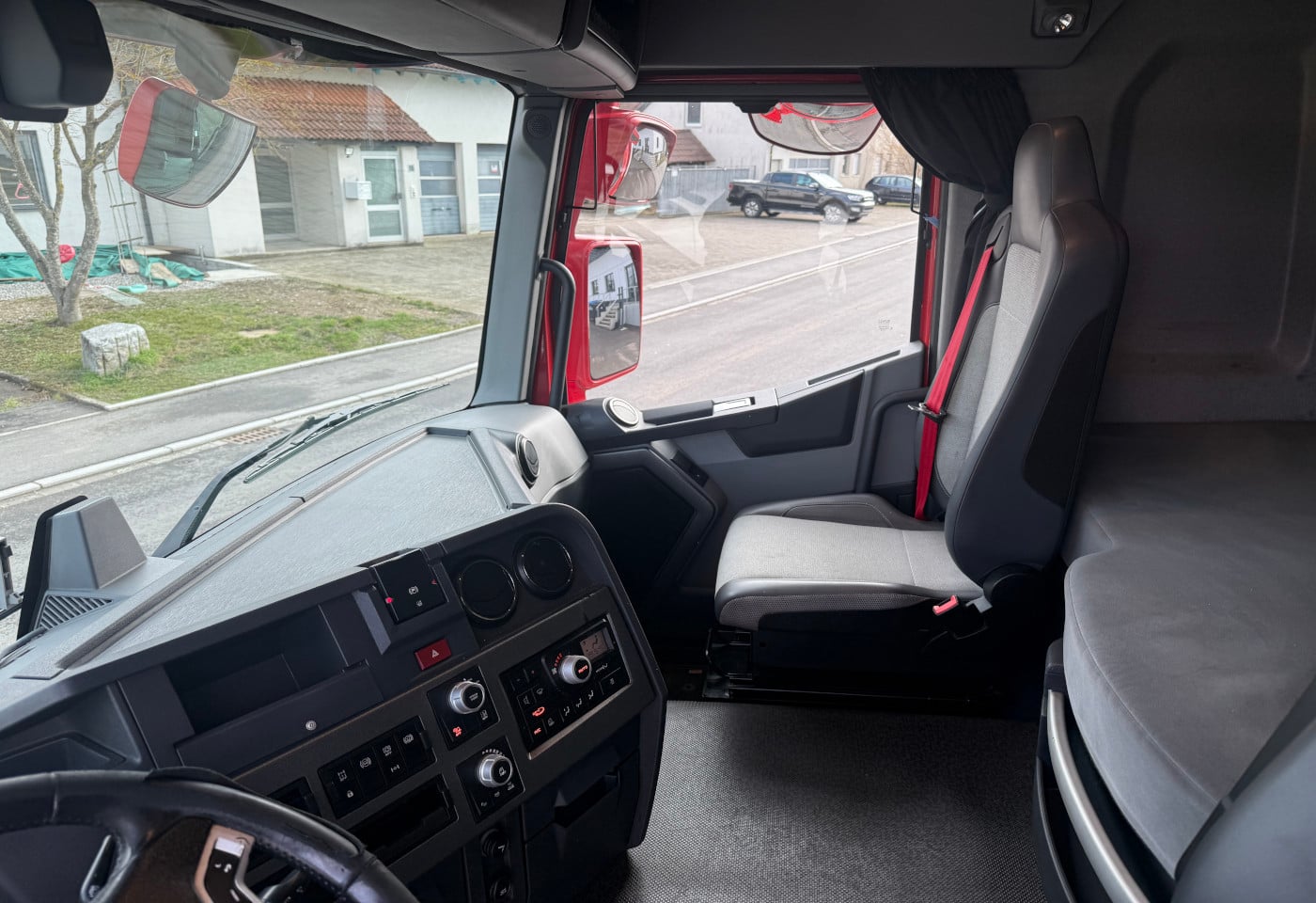 MOTO6625_2834335 vehicle image