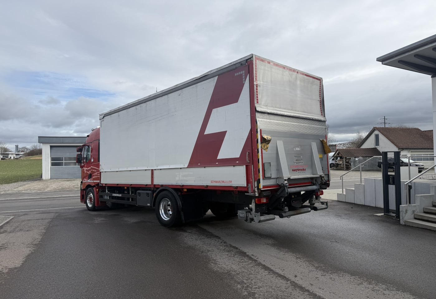 MOTO6625_2834335 vehicle image