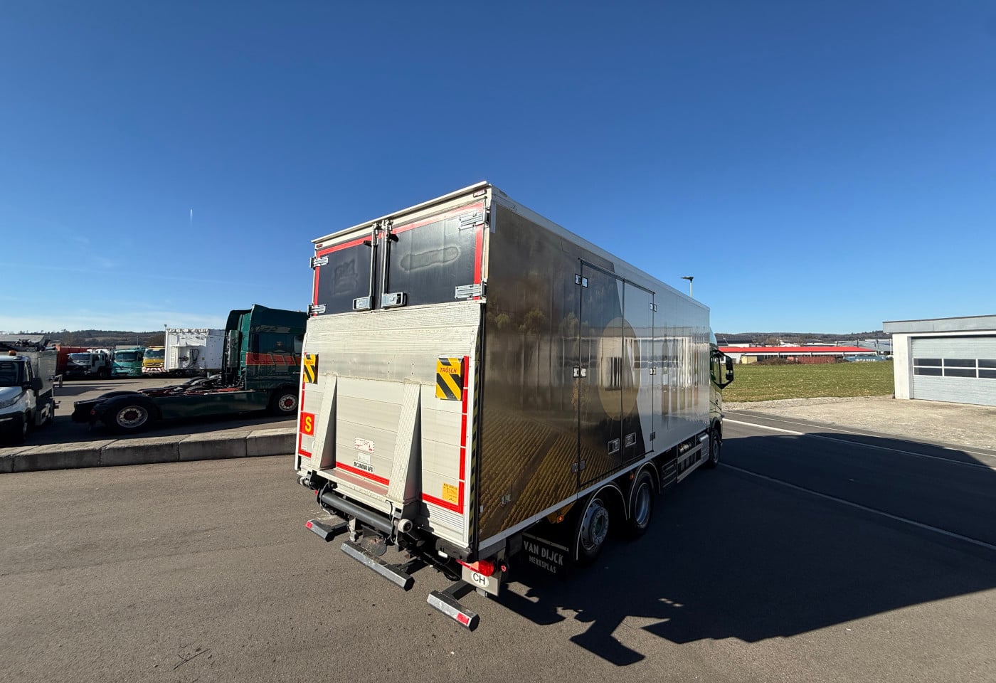 MOTO6625_2835006 vehicle image