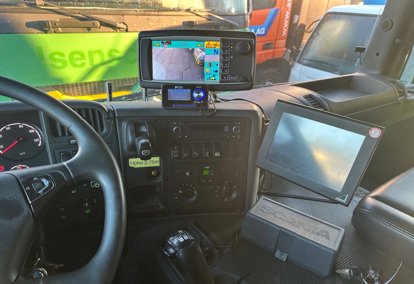 MOTO6625_2836114 vehicle image