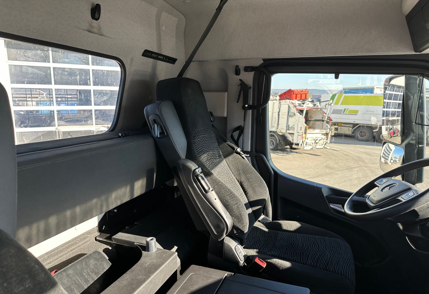 MOTO6625_2836119 vehicle image