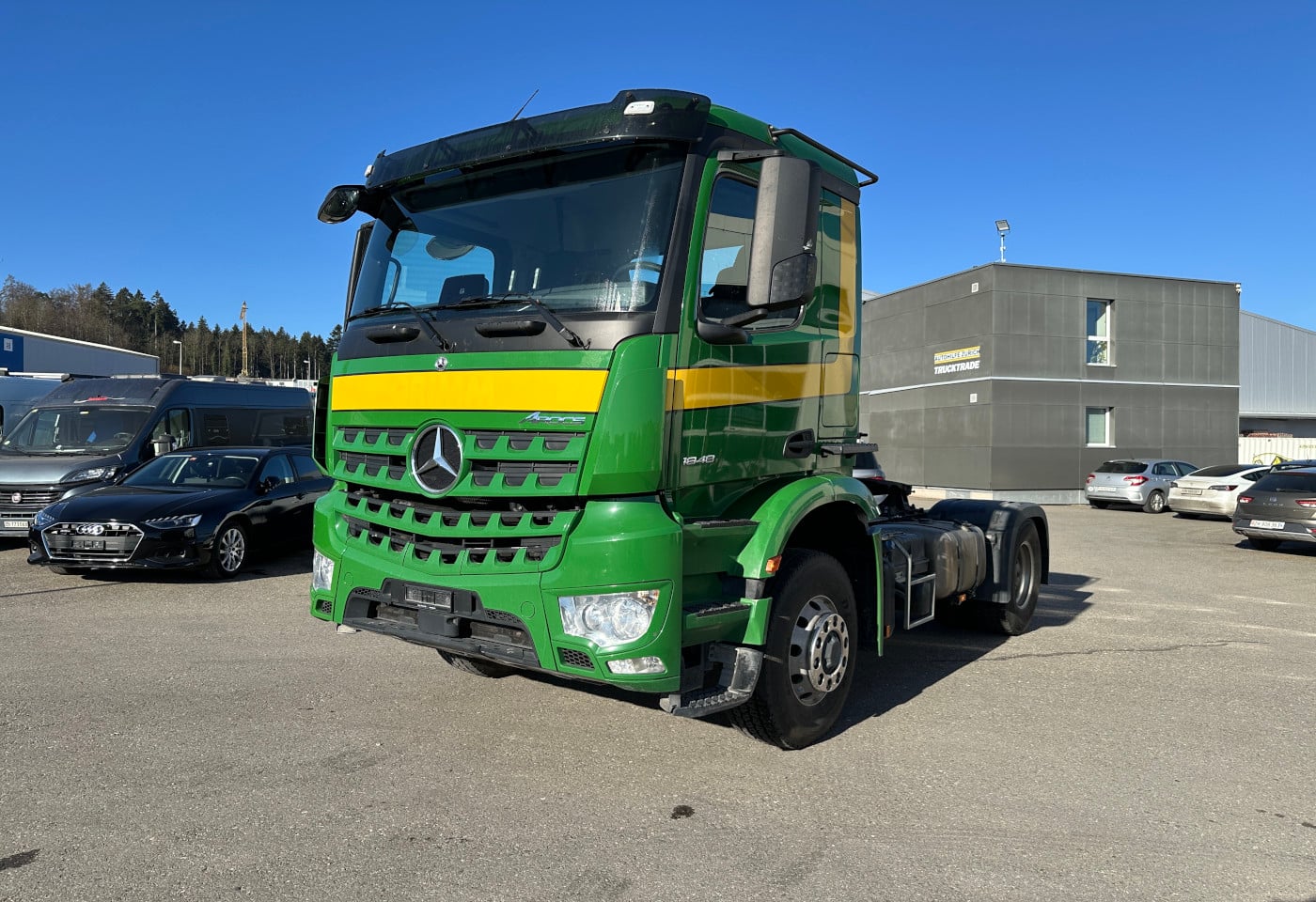 MOTO6625_2836119 vehicle image