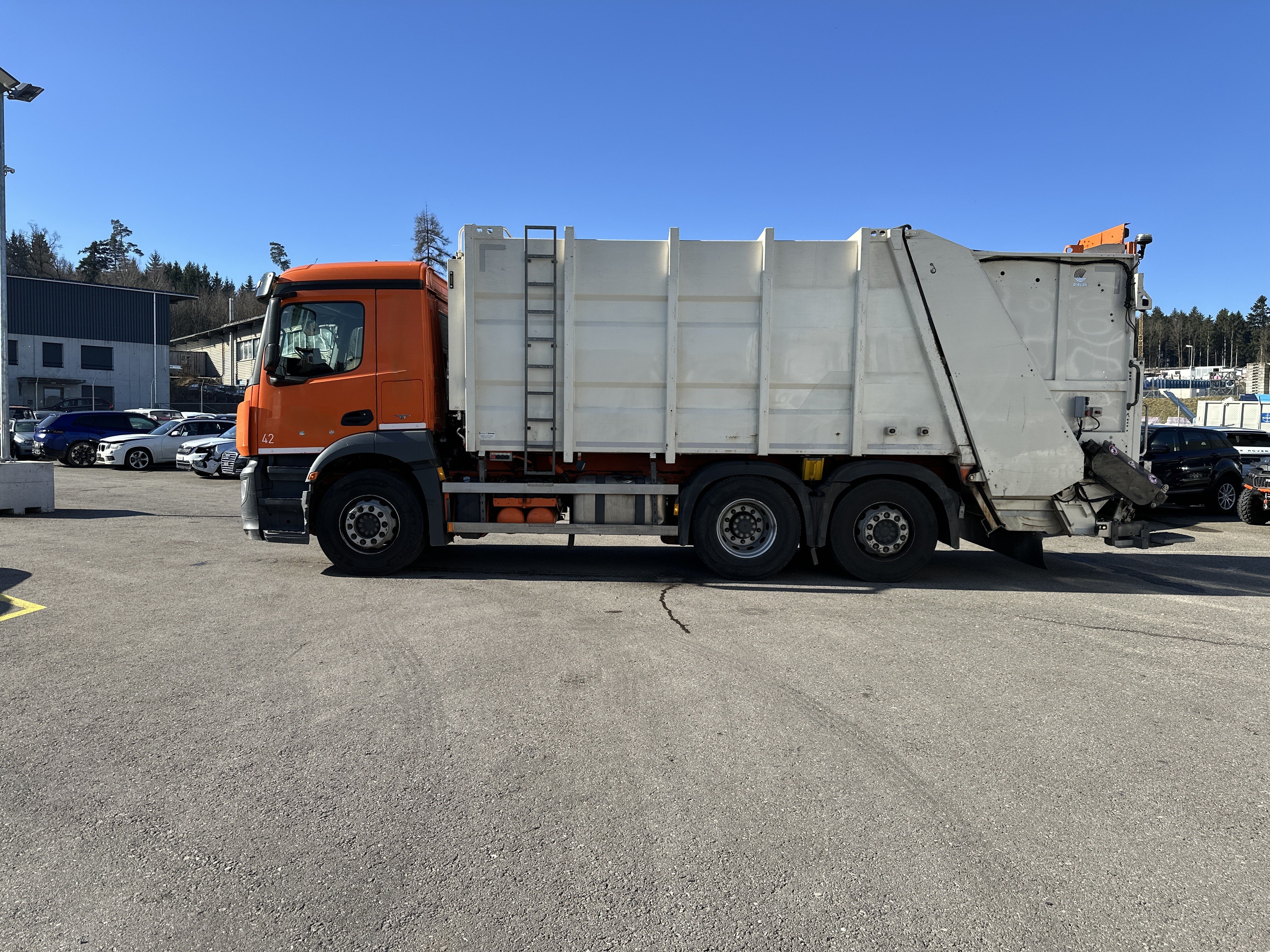 MOTO6625_2836116 vehicle image