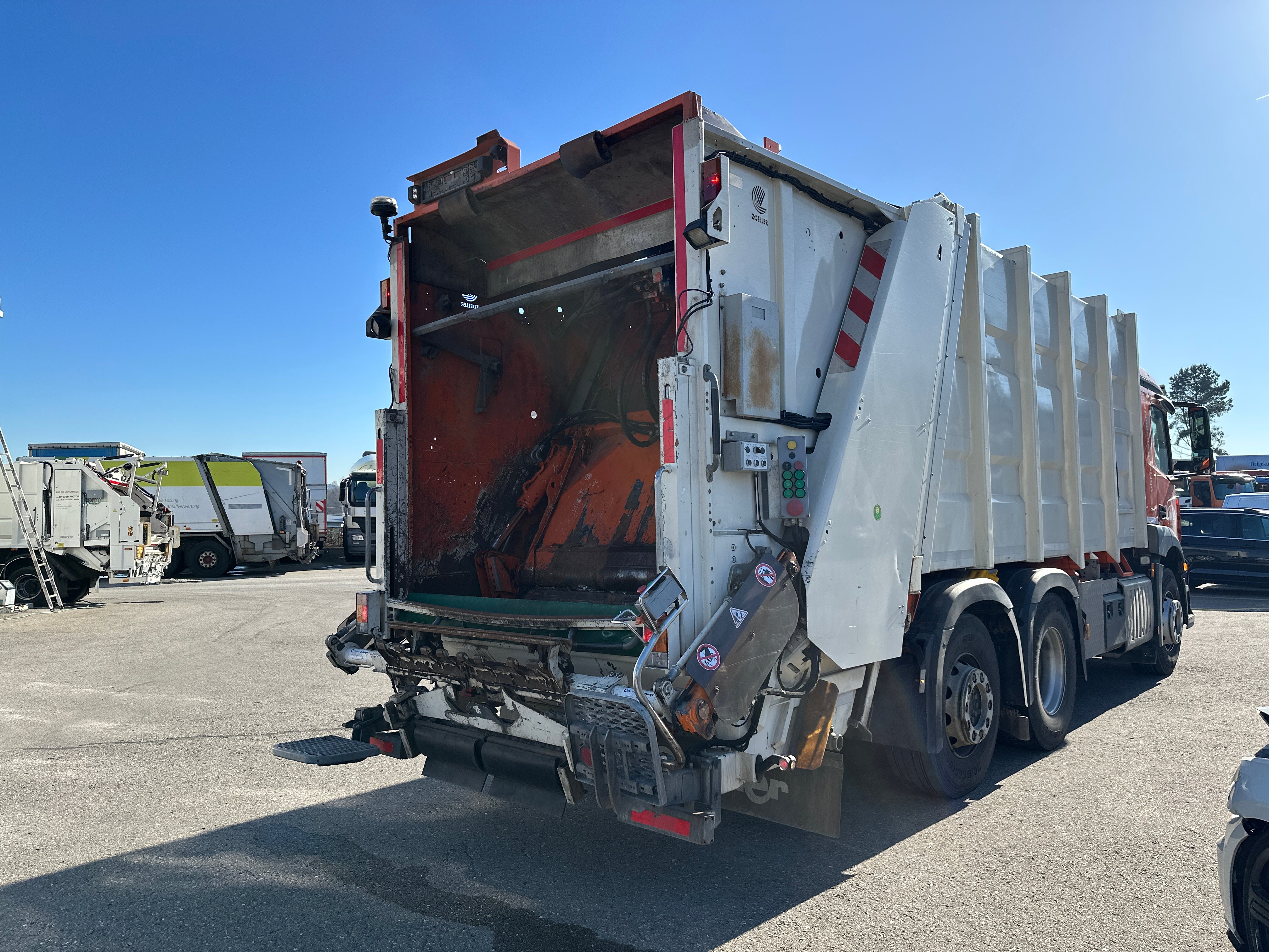 MOTO6625_2836116 vehicle image