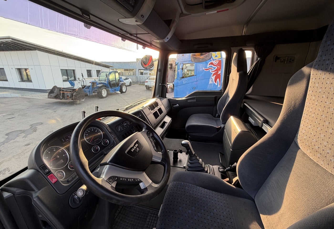 MOTO6625_2837334 vehicle image