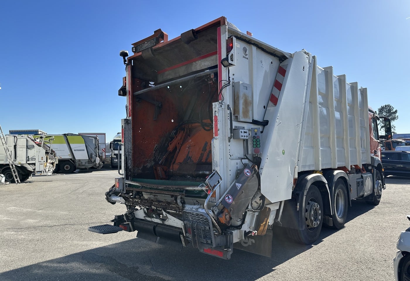 MOTO6625_2836903 vehicle image