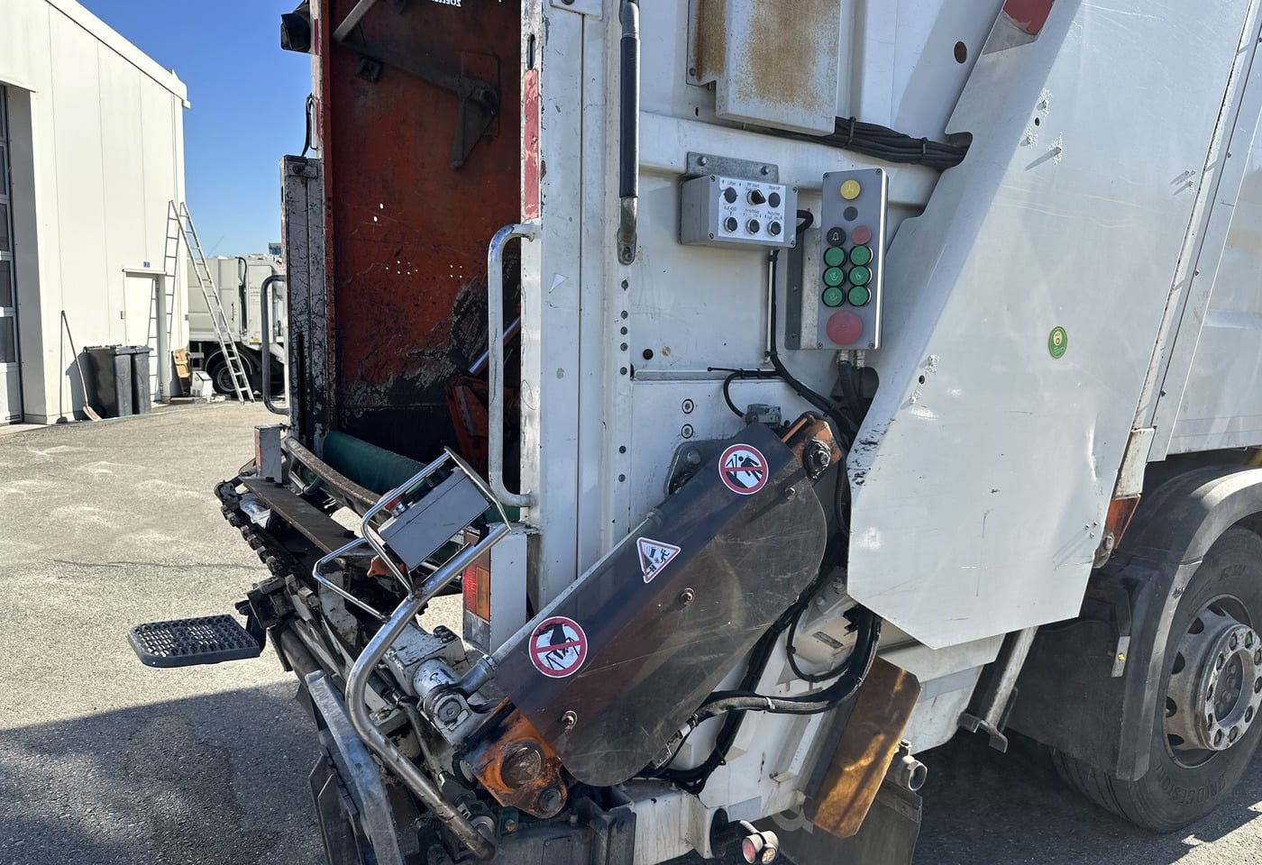 MOTO6625_2836903 vehicle image