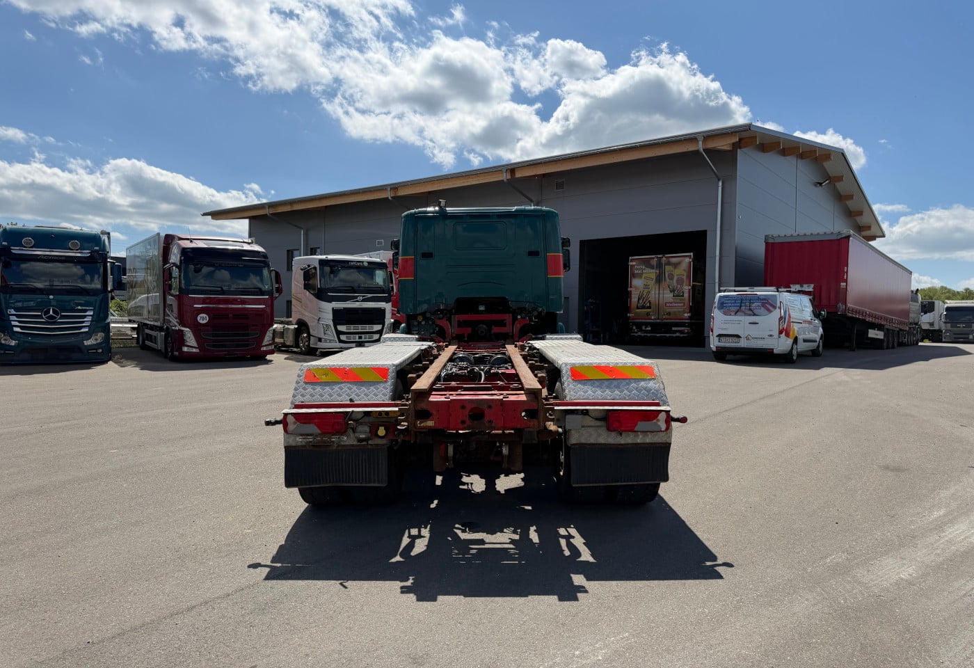 MOTO6625_2891036 vehicle image