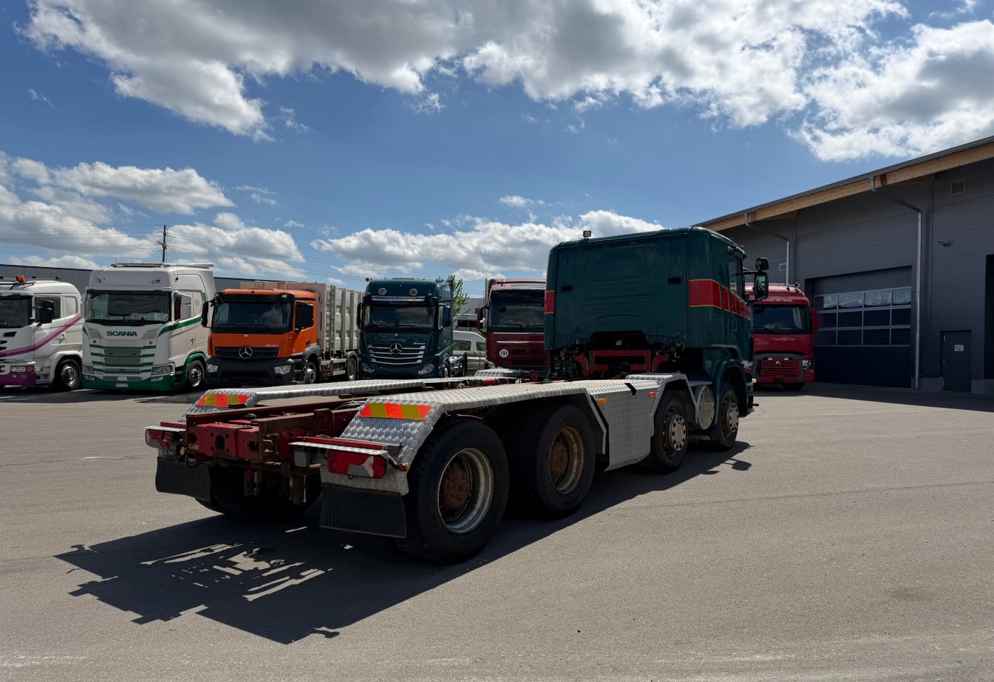 MOTO6625_2891036 vehicle image