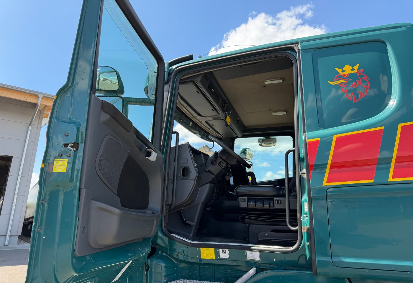 MOTO6625_2891036 vehicle image