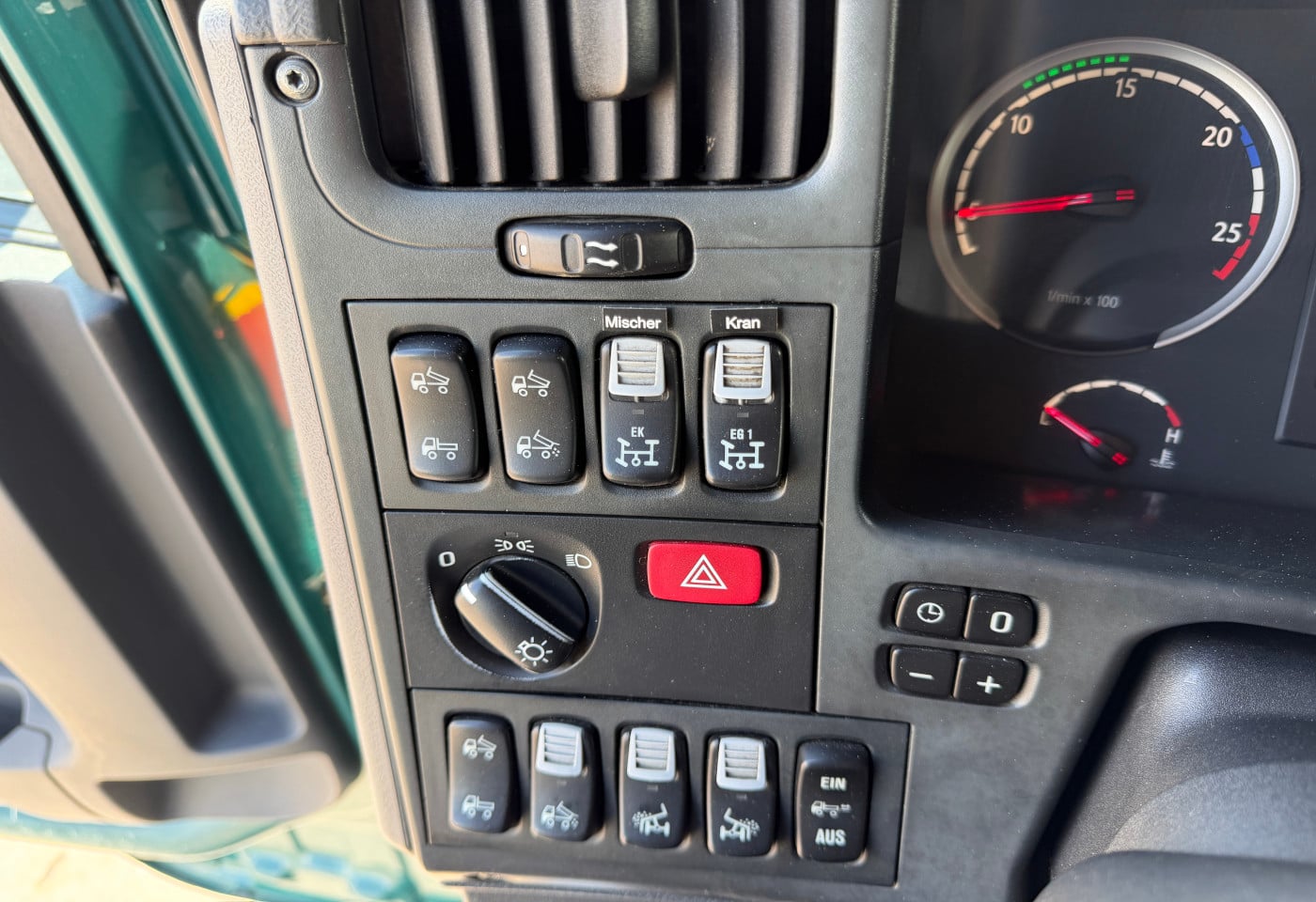 MOTO6625_2891036 vehicle image