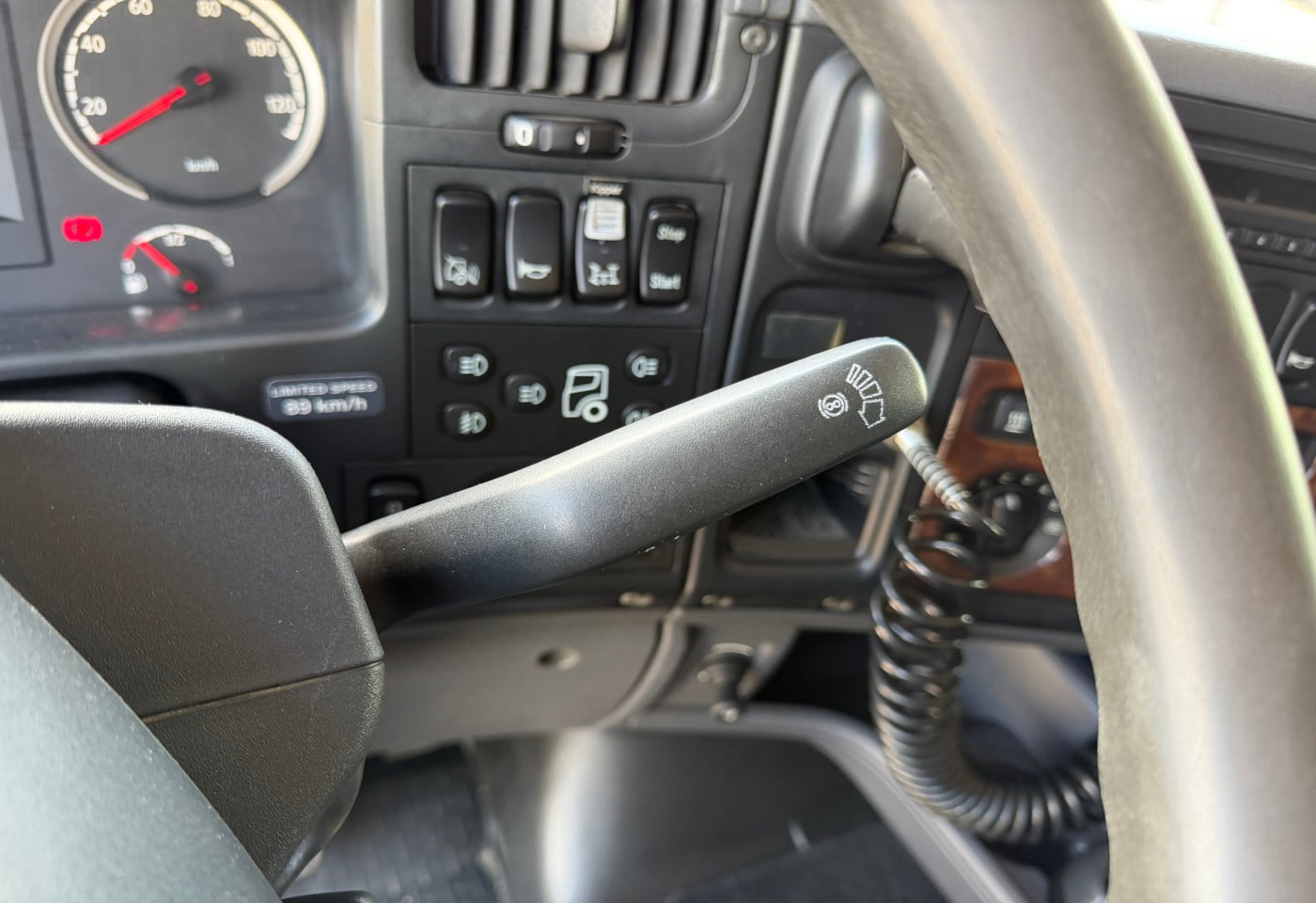 MOTO6625_2891036 vehicle image