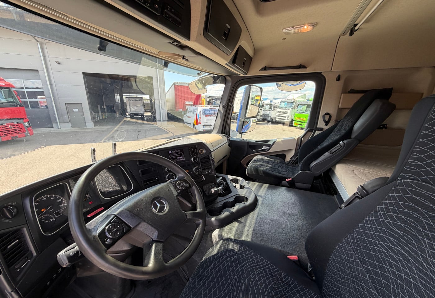 MOTO6625_2892054 vehicle image