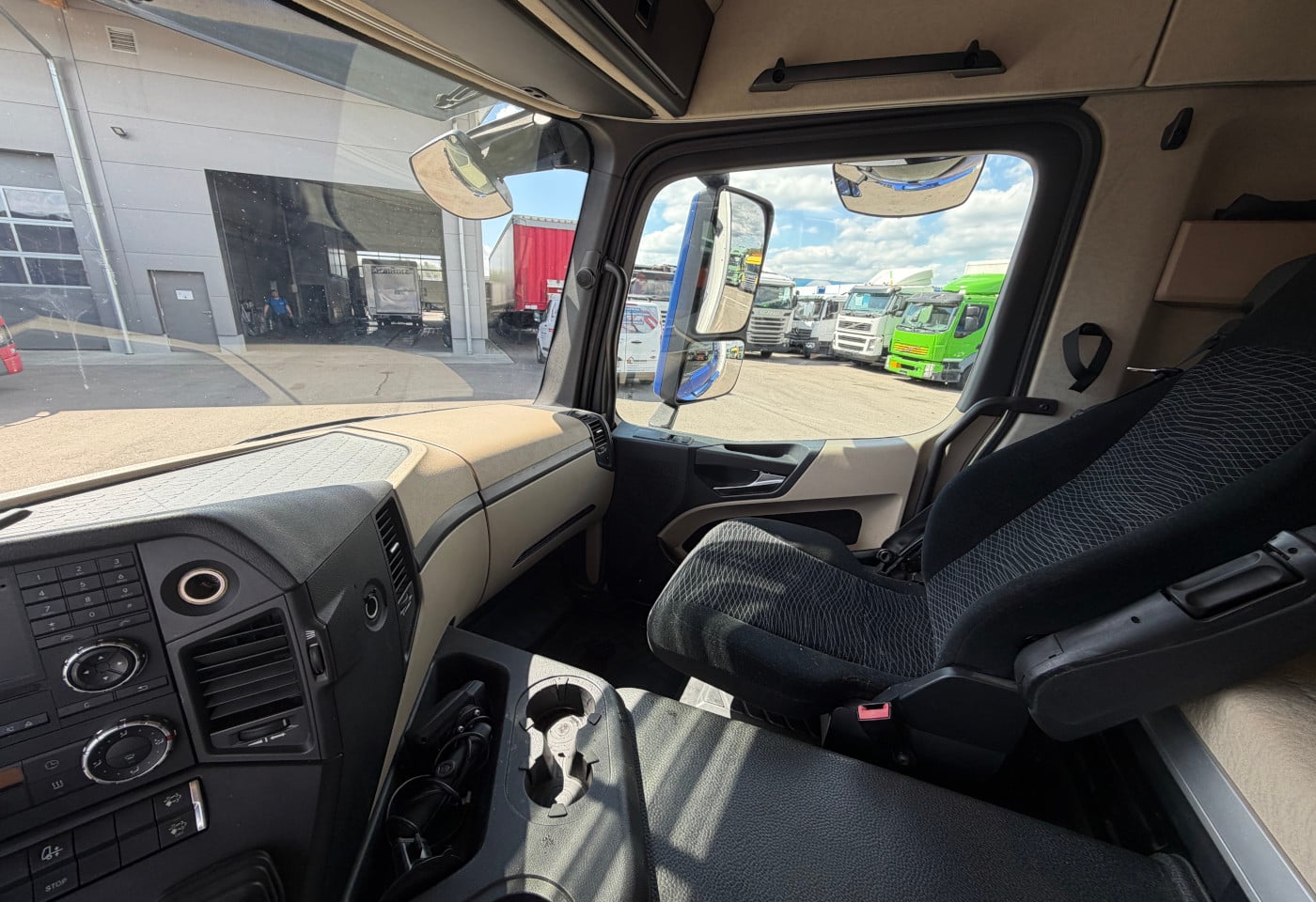 MOTO6625_2892054 vehicle image