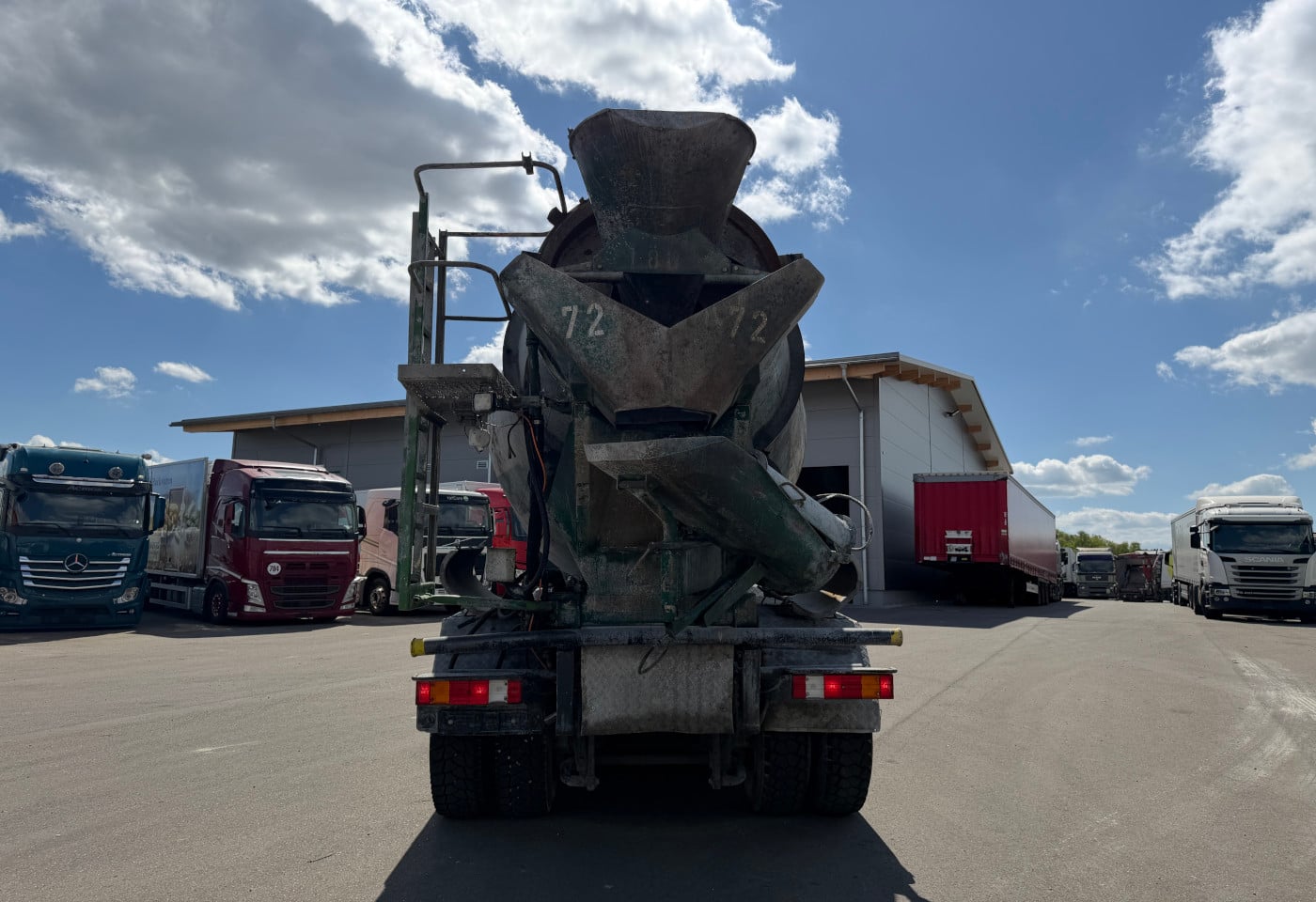 MOTO6625_2892136 vehicle image