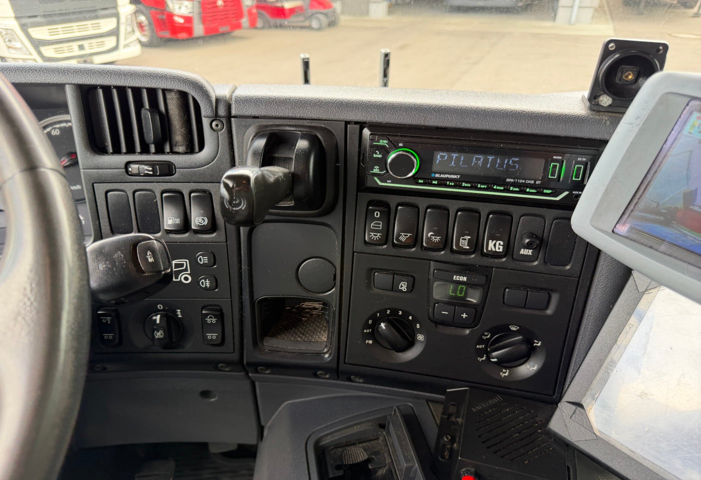 MOTO6625_2891400 vehicle image