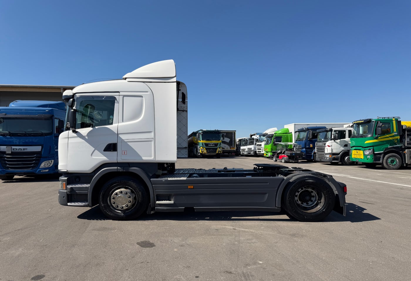 MOTO6625_2892596 vehicle image