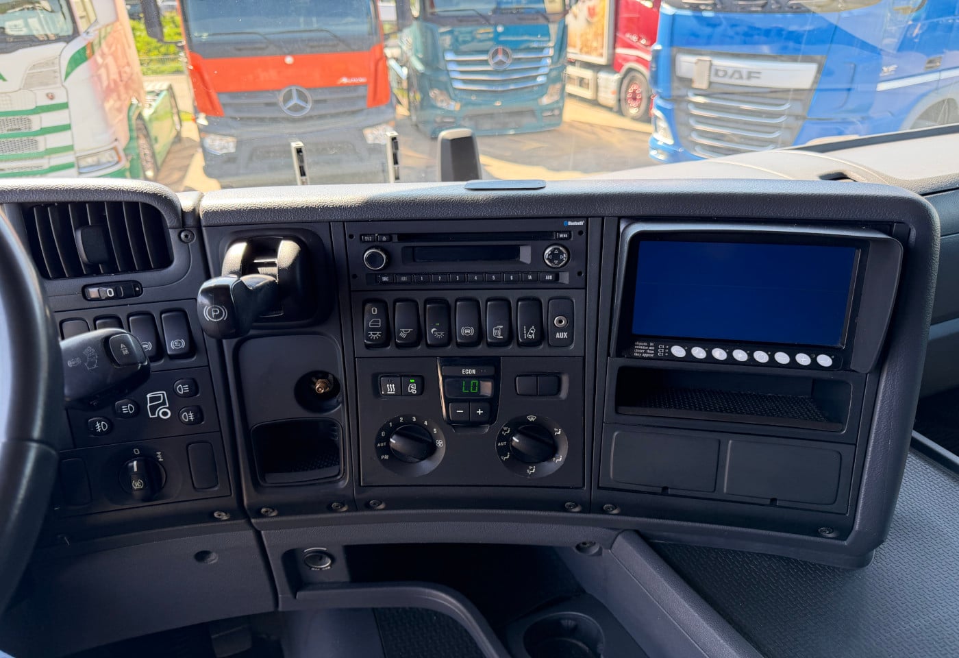 MOTO6625_2892596 vehicle image