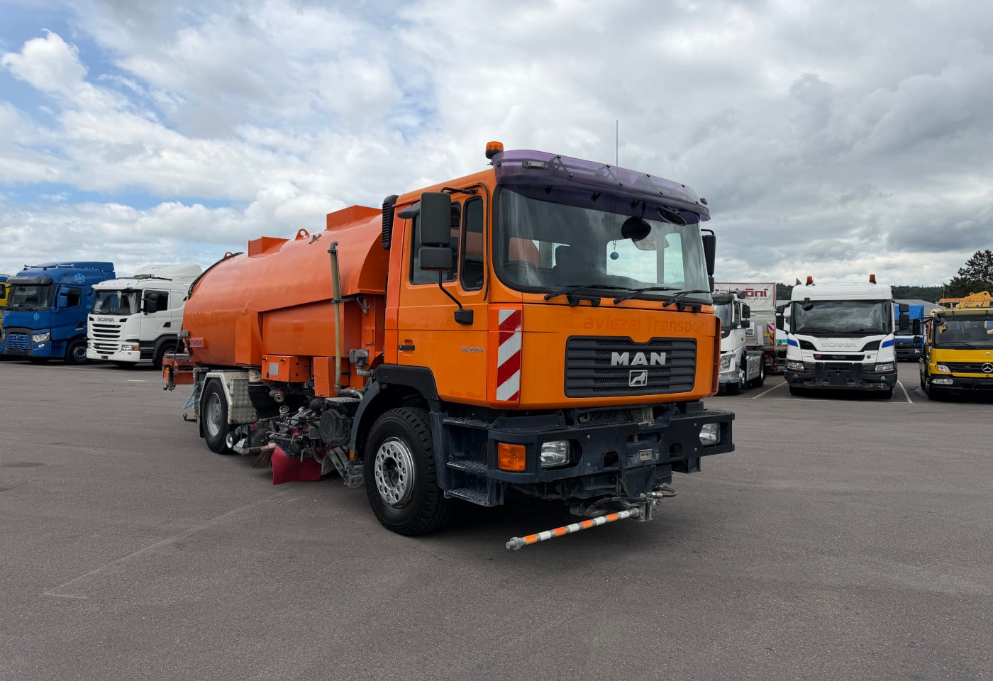 MOTO6625_2923765 vehicle image