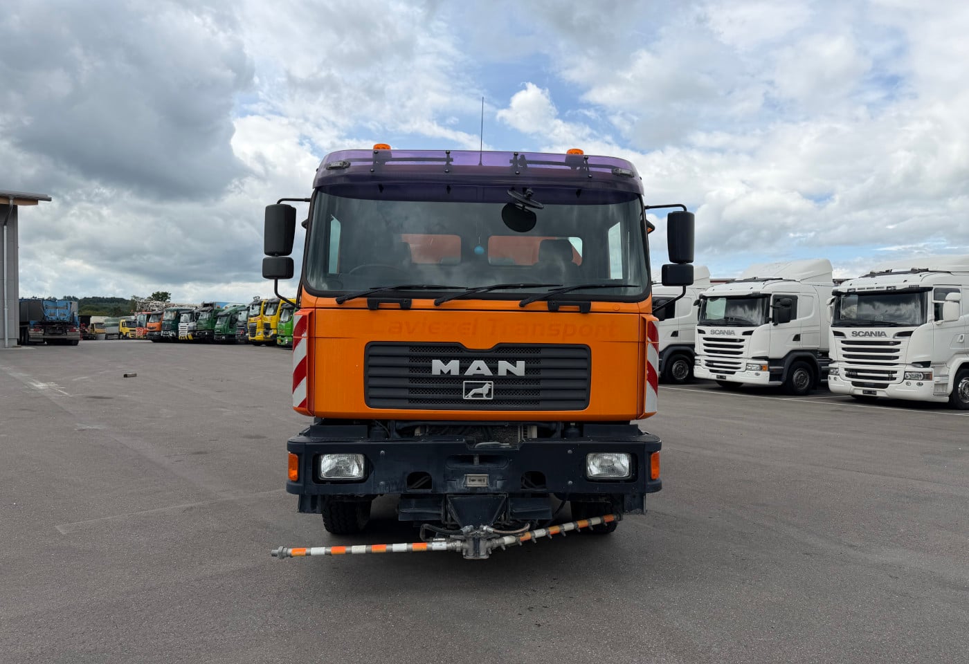 MOTO6625_2923765 vehicle image