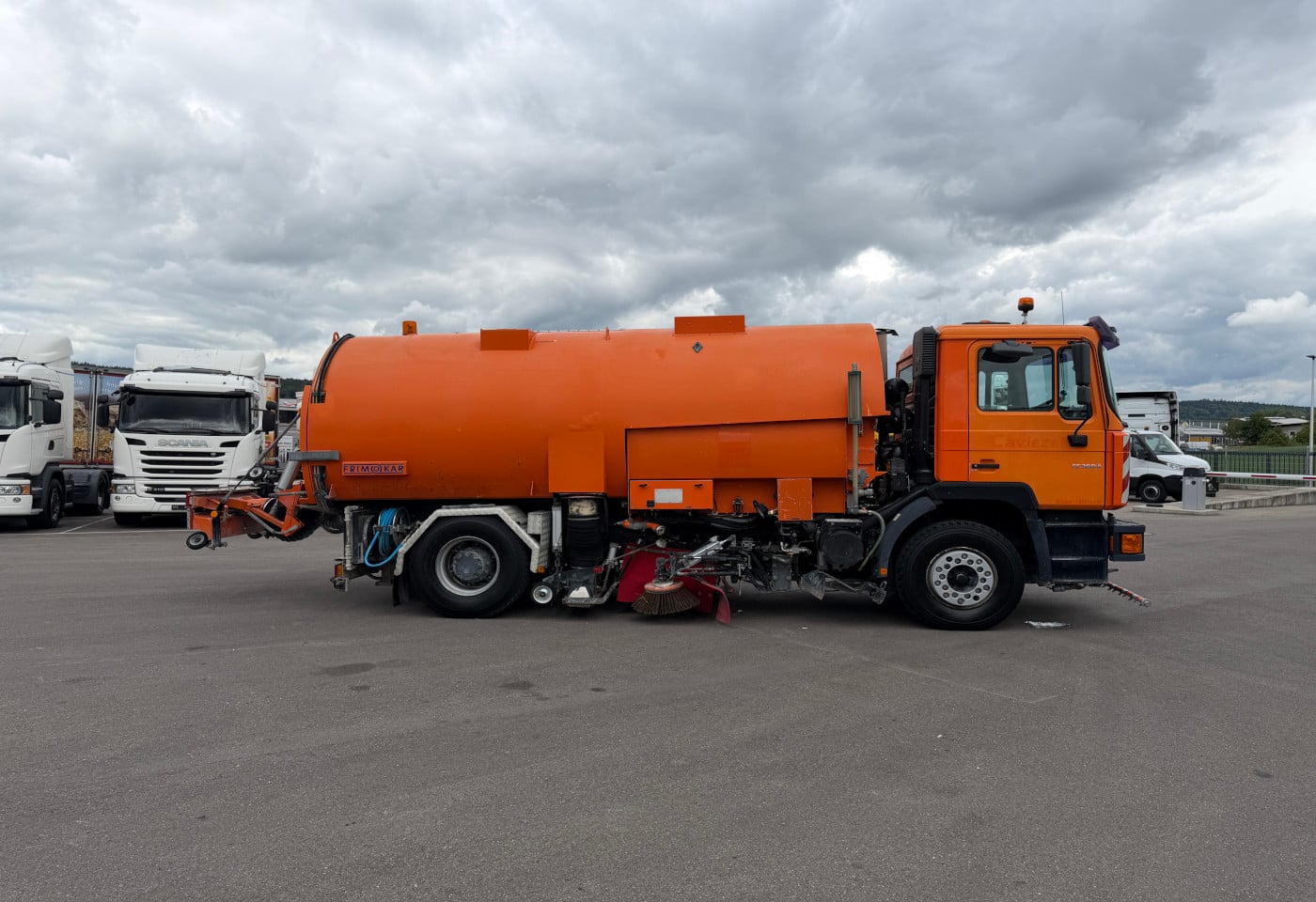 MOTO6625_2923765 vehicle image