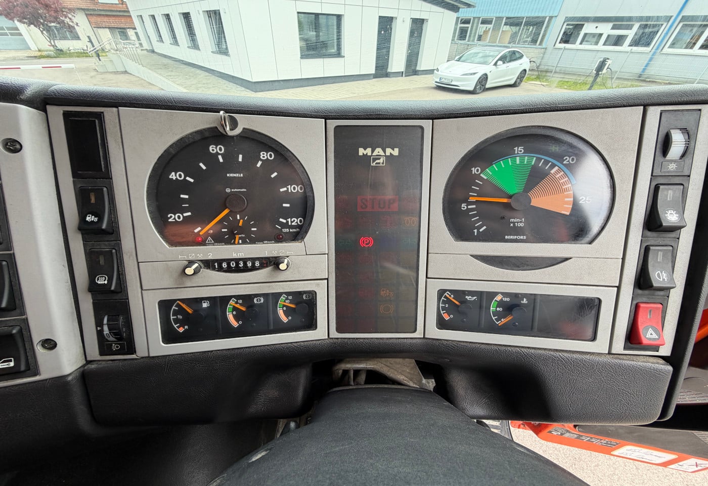 MOTO6625_2923765 vehicle image