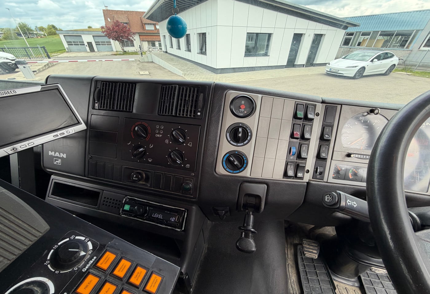 MOTO6625_2923765 vehicle image