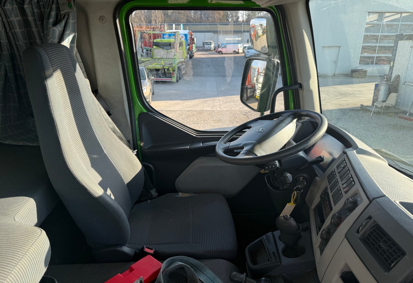 MOTO6625_2838108 vehicle image