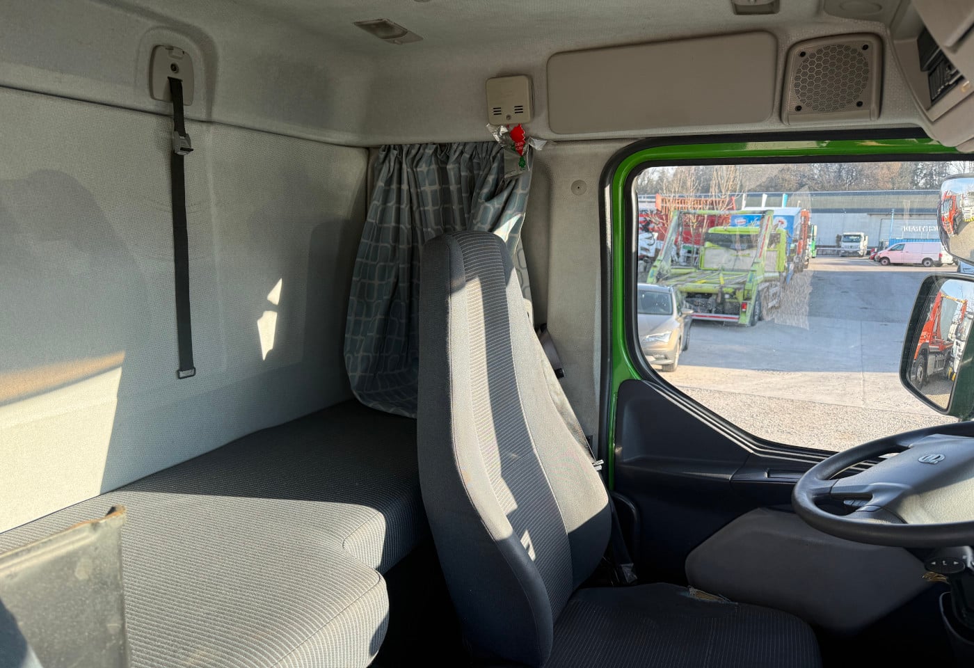 MOTO6625_2838108 vehicle image