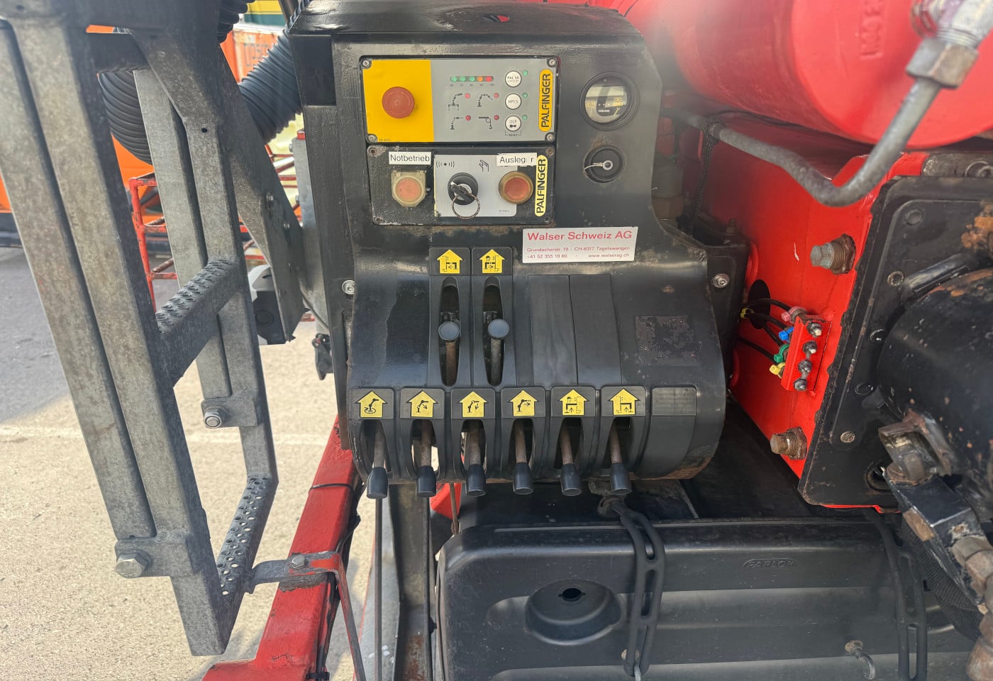 MOTO6625_2841268 vehicle image