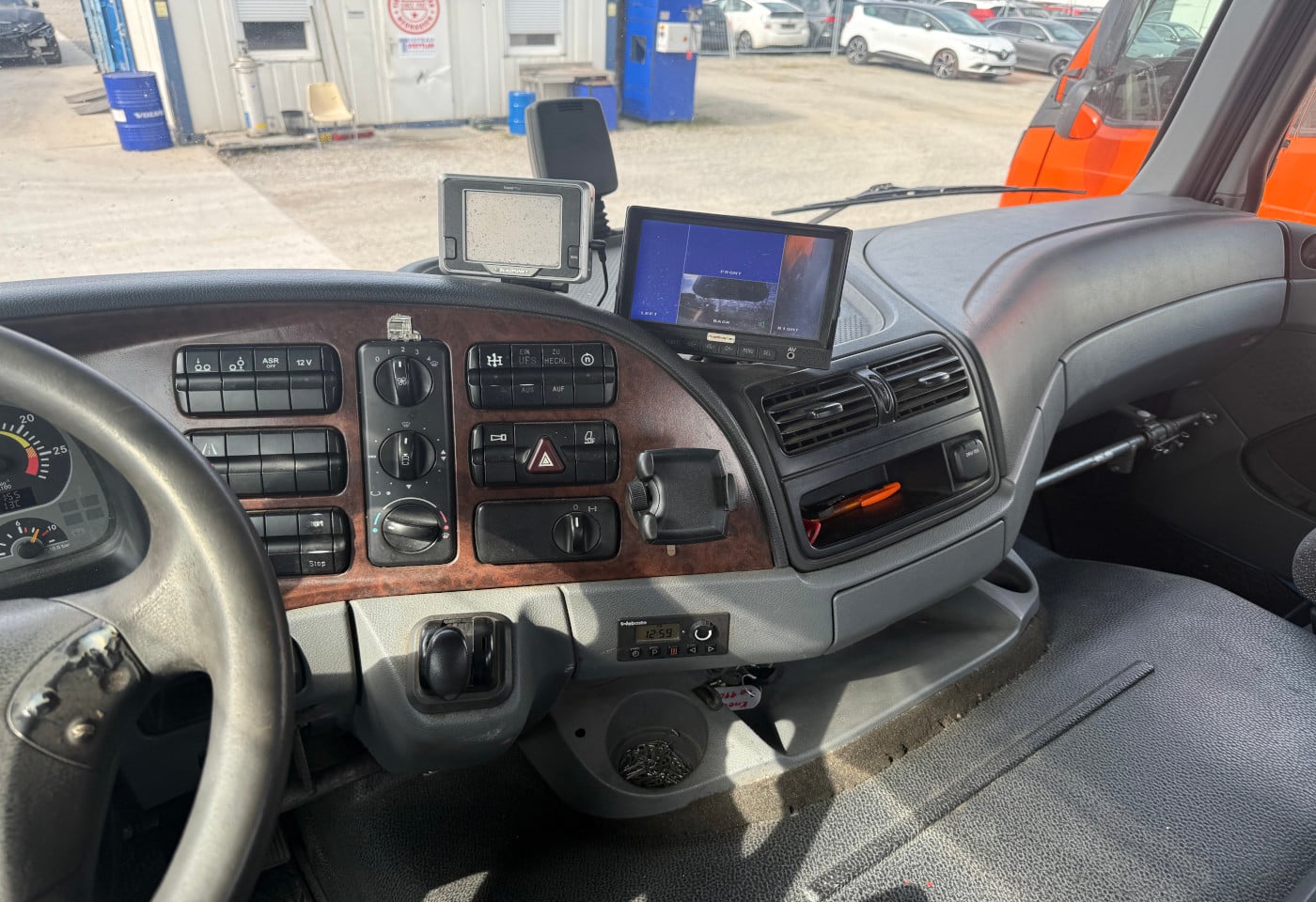 MOTO6625_2844388 vehicle image