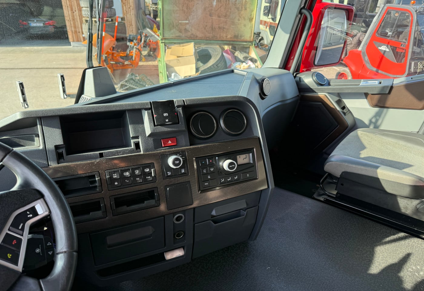 MOTO6625_2845323 vehicle image