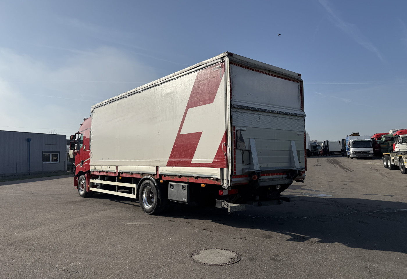 MOTO6625_2845324 vehicle image