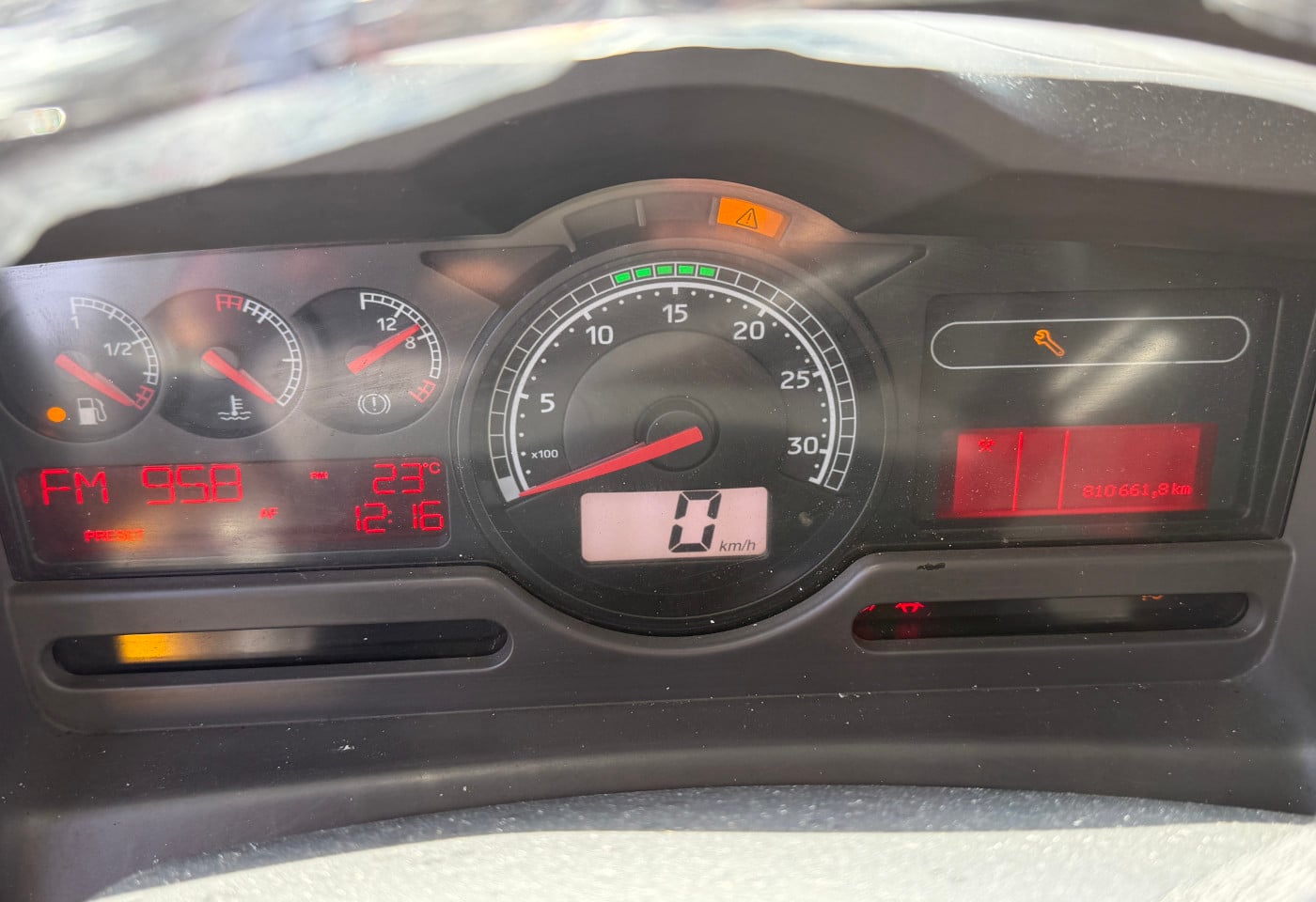 MOTO6625_2845870 vehicle image