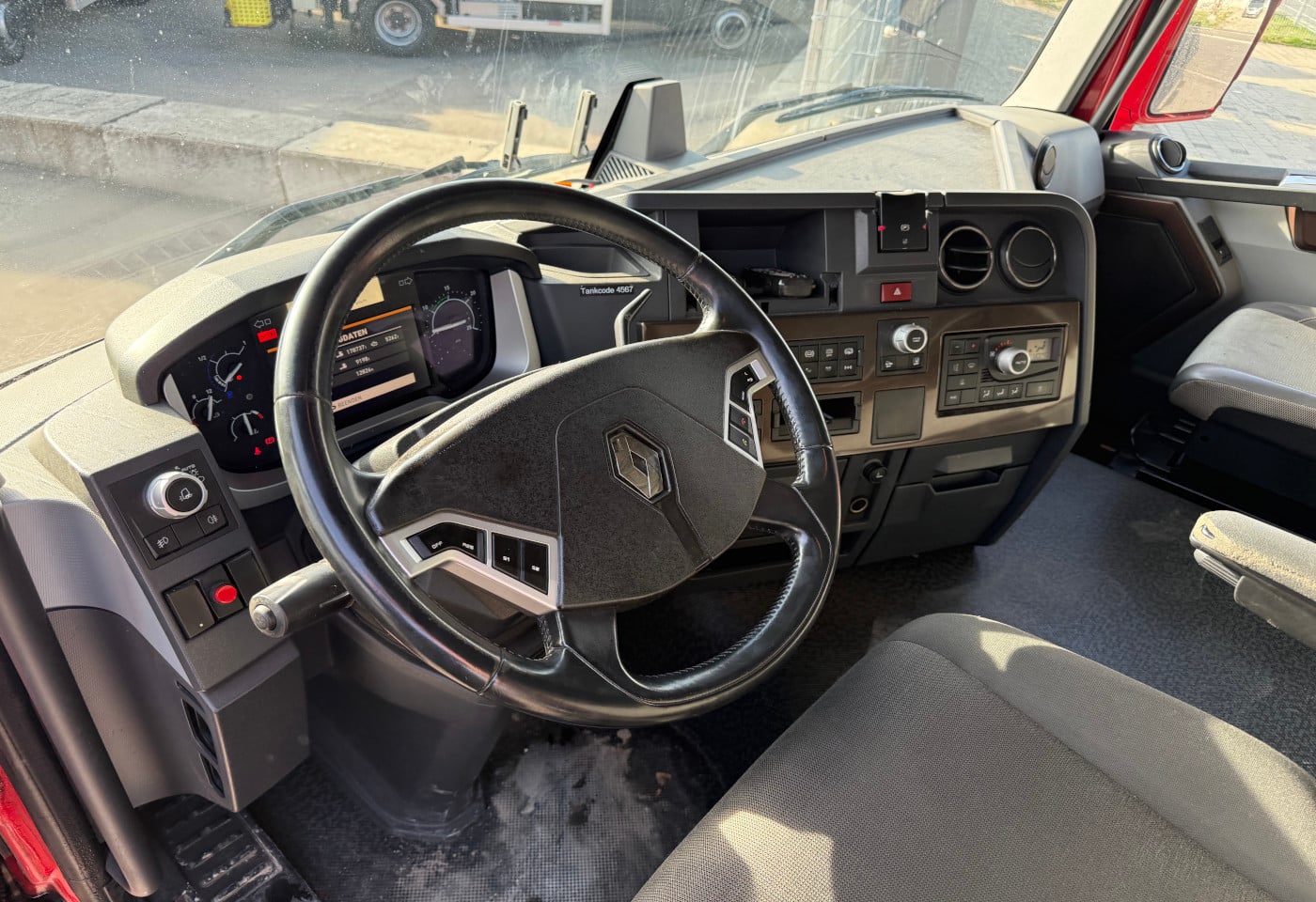 MOTO6625_2846471 vehicle image