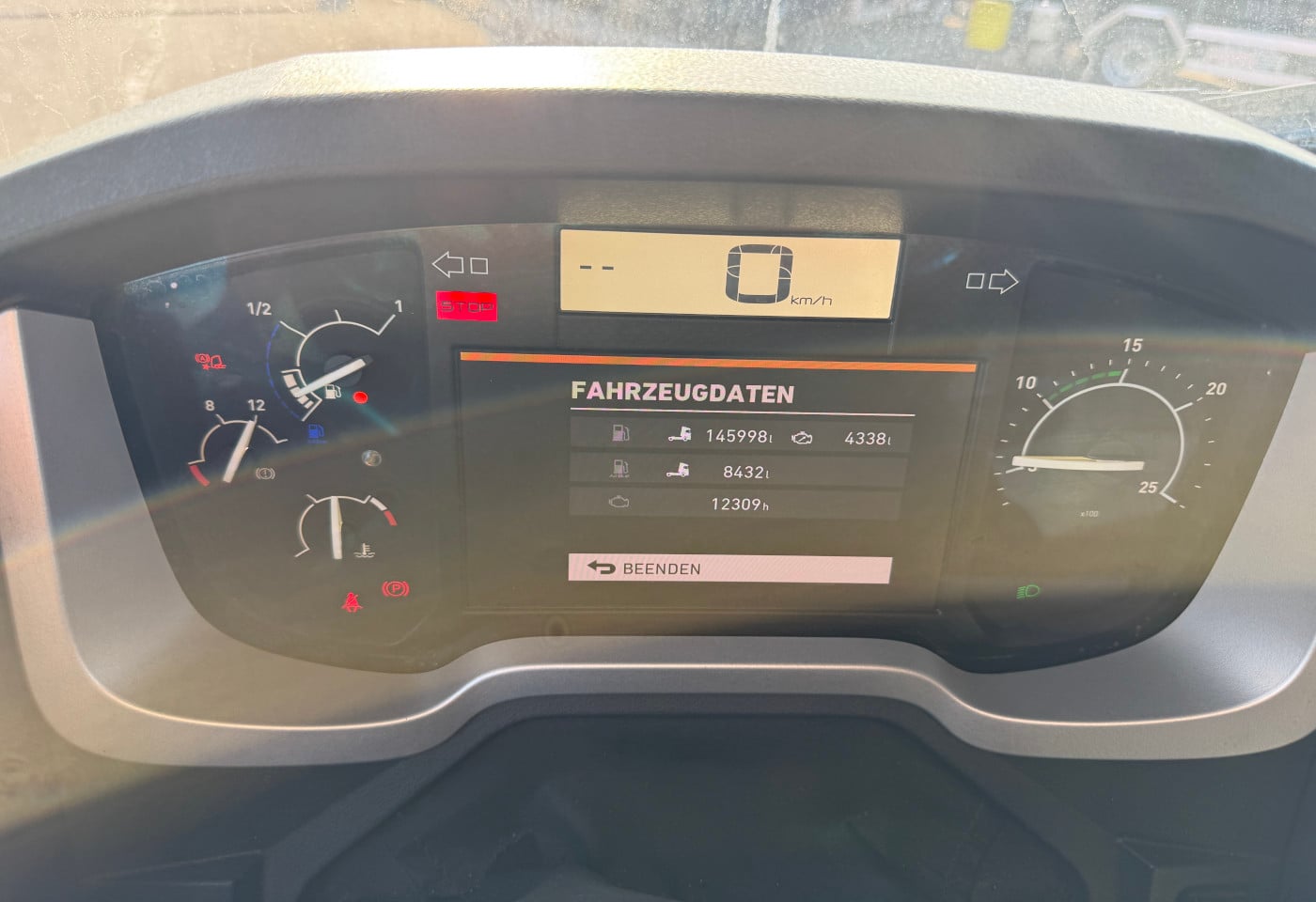 MOTO6625_2846270 vehicle image