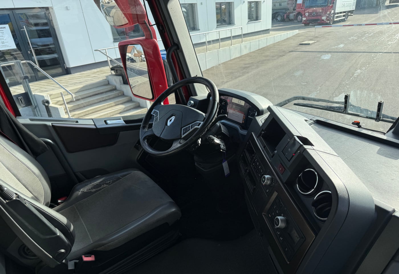 MOTO6625_2846270 vehicle image