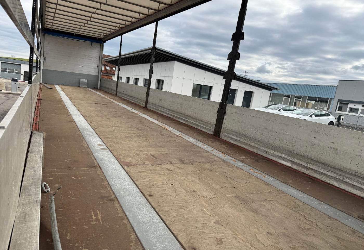 MOTO6625_2846271 vehicle image