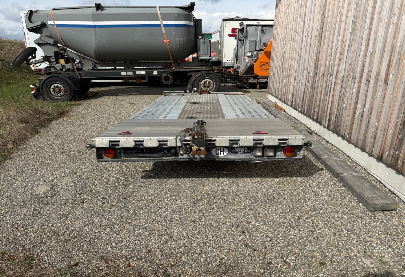 MOTO6625_2846678 vehicle image