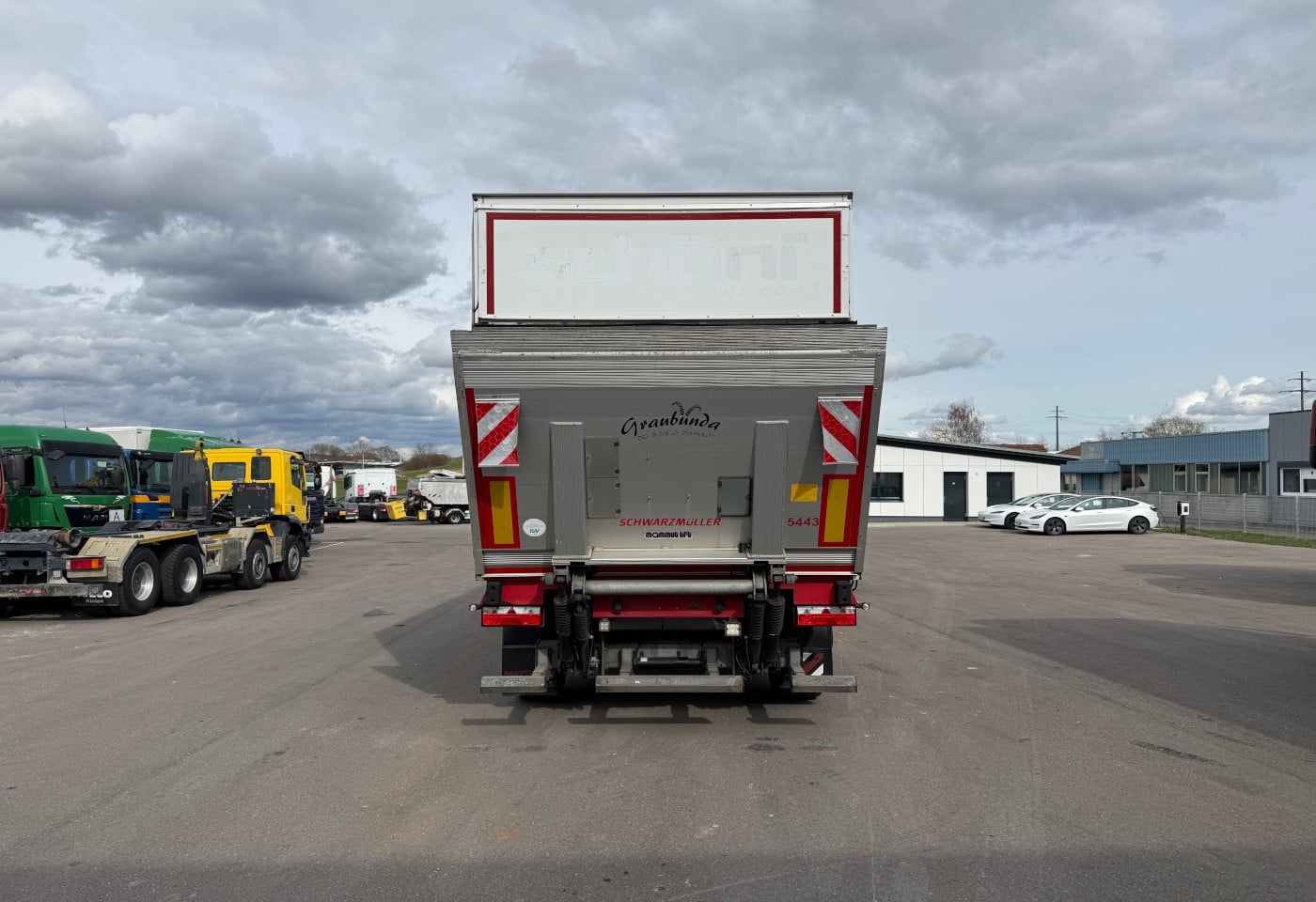 MOTO6625_2846475 vehicle image