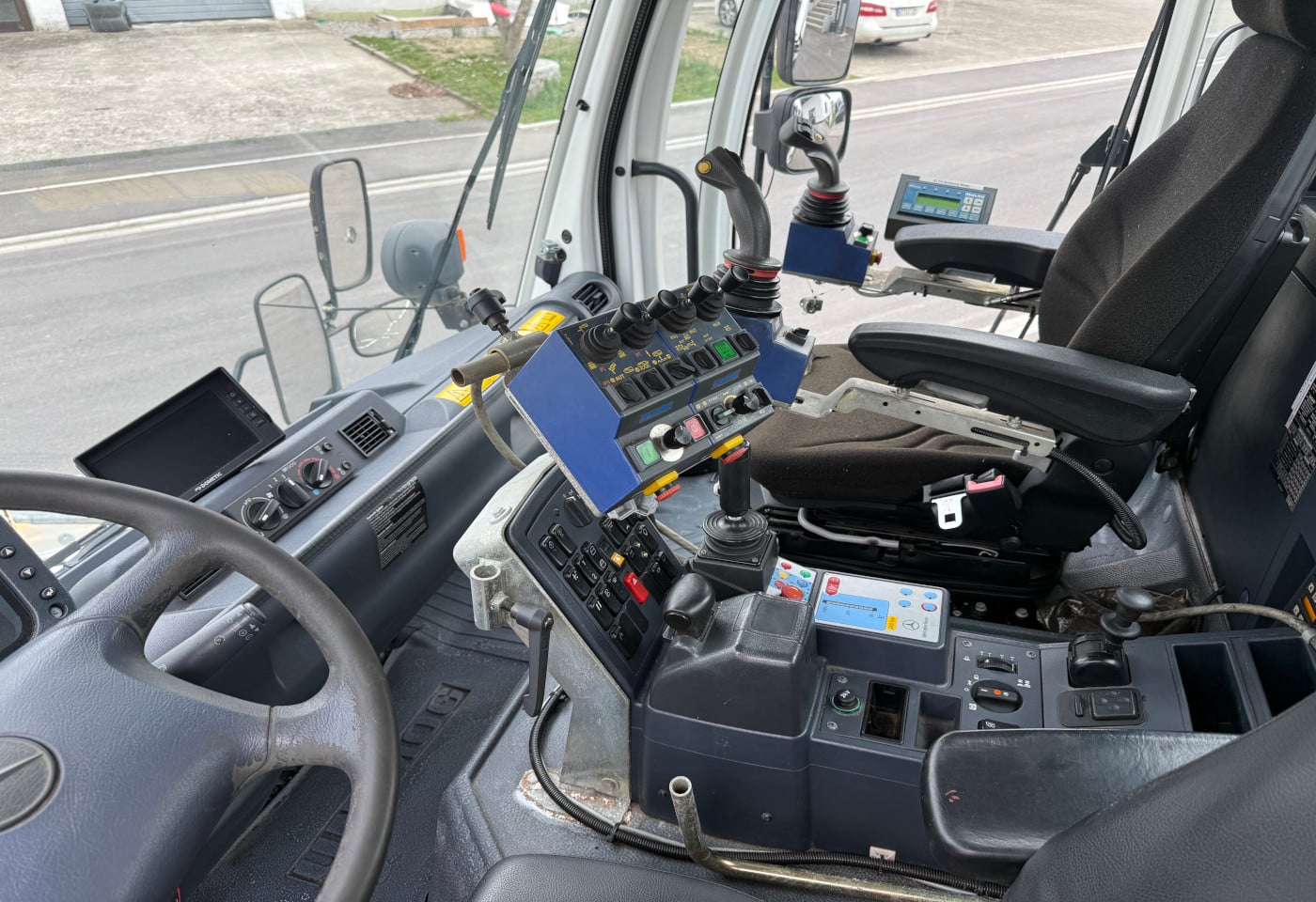 MOTO6625_2853838 vehicle image